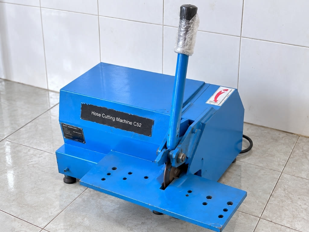Máy cắt ống thủy lực C52 (tay gạt)